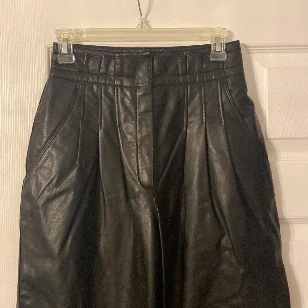 TOFFS High waisted 100% leather pants size 6M inseam 30” waist 26” flat - Picture 2 of 12